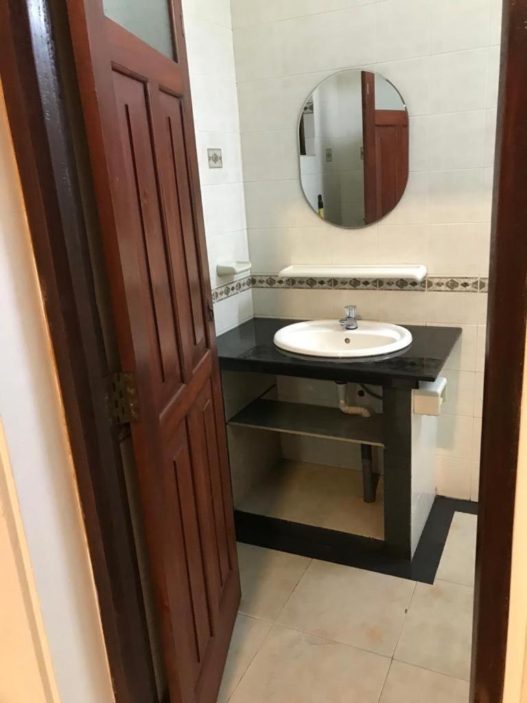 Apartamento Ice Berg Dehiwala-Mount Lavinia Habitación foto